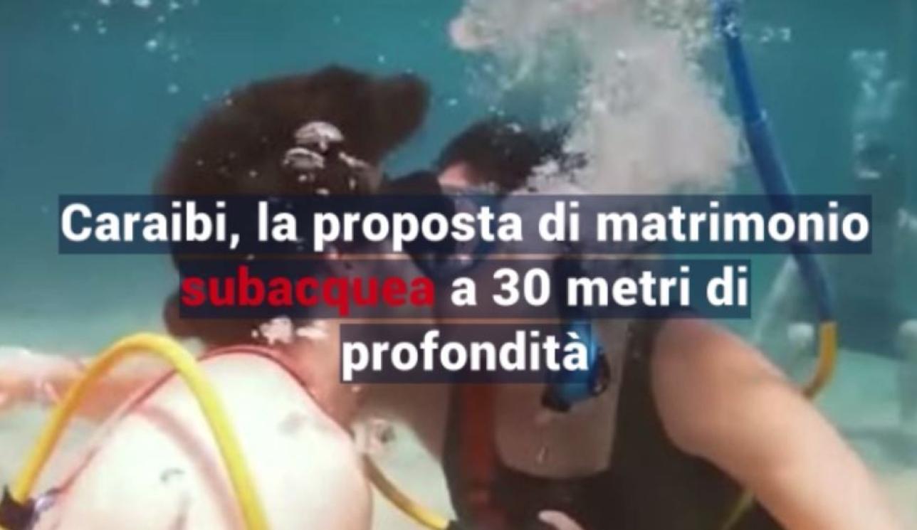 Caraibi, la proposta di matrimonio subacquea